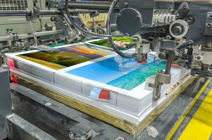 offset machine press print run at table,
